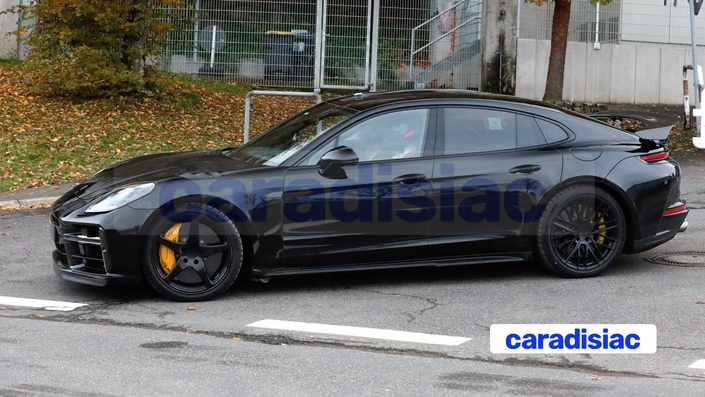 À l’instar de la Porsche 911, la Porsche Panamera va conserver le plus longtemps possible ses motorisations thermiques. Et avec la nouvelle Porsche Panamera Turbo GT qui s’annonce, les performances seront toujours d’un haut niveau pour cette berline haut de gamme.