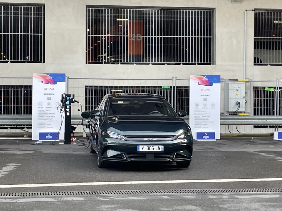 S8-mondial-de-paris-2022-peut-on-tester-une-voiture-et-comment-731955.jpg