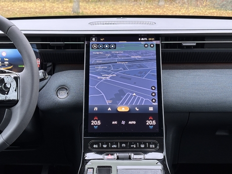 Ce nouvel écran de 13 pouces est inauguré par le C5 Aircross. Il s'agit en réalité de deux écrans.