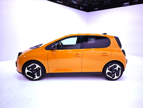 La minicitadine grandit : elle mesure désormais 3,79 m de longueur, pour 1,72 de large et 1,49 m de haut. Une grosse mini, du coup.