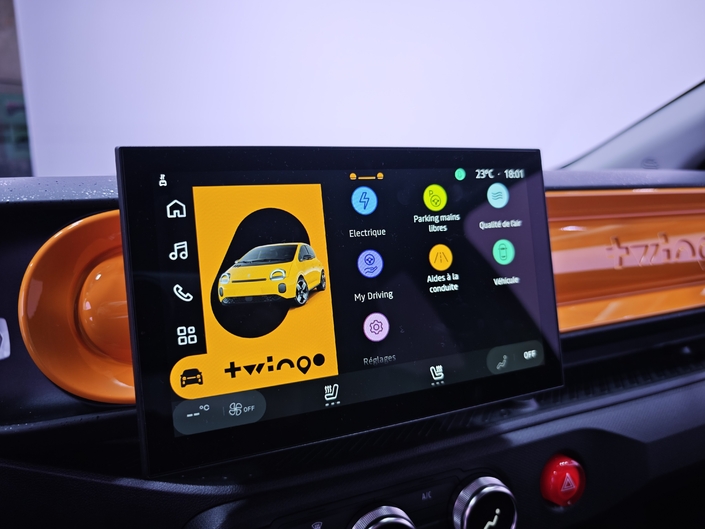 En haut de gamme Techno, le système multmédia sera géré par Google, avec l'Assistant vocal, Google Maps et Le play store et ses applications.