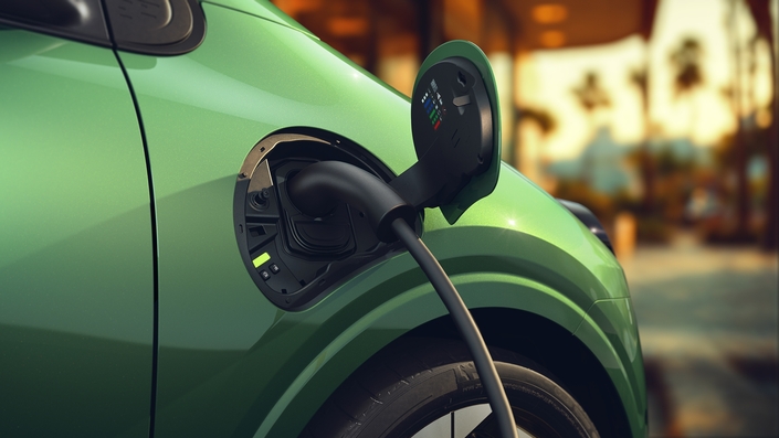 De série, la charge est très lente : 6,6 kW de puissance maxi. Il faut souscrire en option le pack Advanced charge pour avoir 11 kW en alternatif et une charge rapide à 50 kW, seulement.