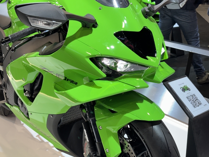 De nouveaux ailerons pour relancer la Kawasaki ZX-10R au salon de Milan