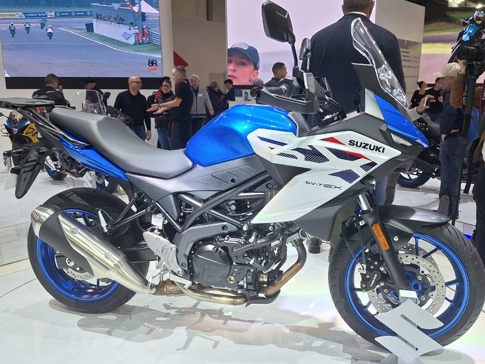 Suzuki fait du neuf avec du vieux et dévoile un crossover inédit à Milan : la SV-7GX