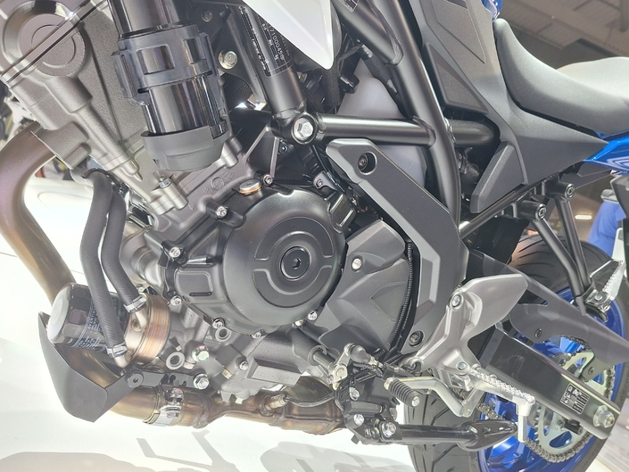 Suzuki fait du neuf avec du vieux et dévoile un crossover inédit à Milan : la SV-7GX