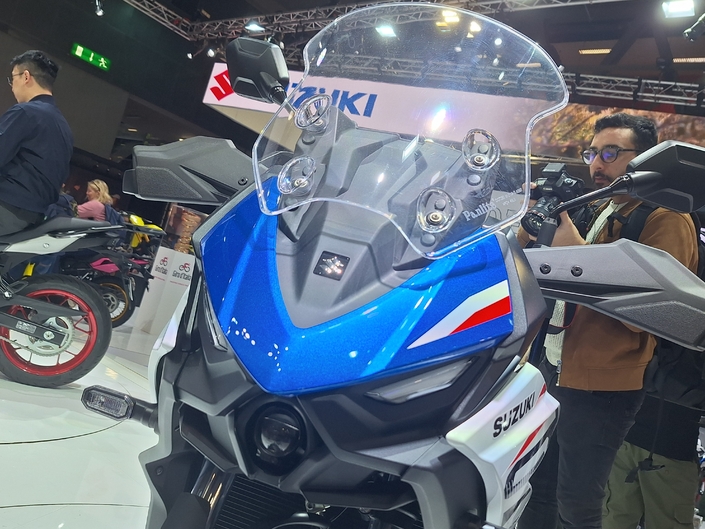 Suzuki fait du neuf avec du vieux et dévoile un crossover inédit à Milan : la SV-7GX
