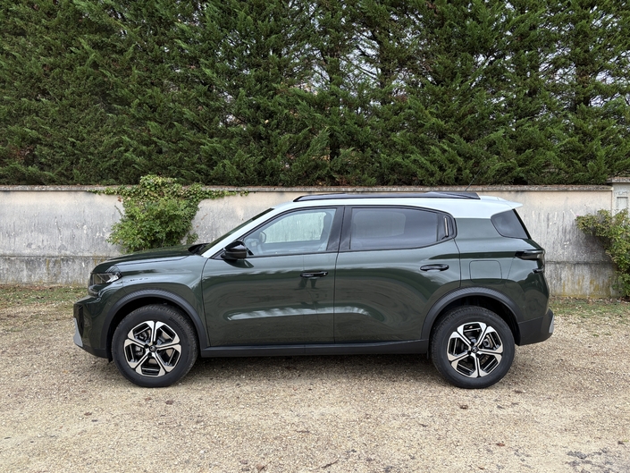 Cette version 7 places est strictement identique à la version 5 places. La longueur et l’empattement sont similaires et font du C3 Aircross le véhicule 7 places le plus compact du marché.