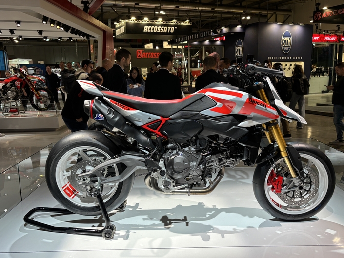À Milan, Ducati dévoile sa nouvelle Hypermotard V2
