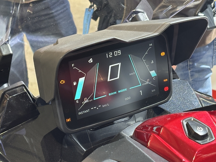 Kymco met à jour son scooter à 3 roues, le CV3 575