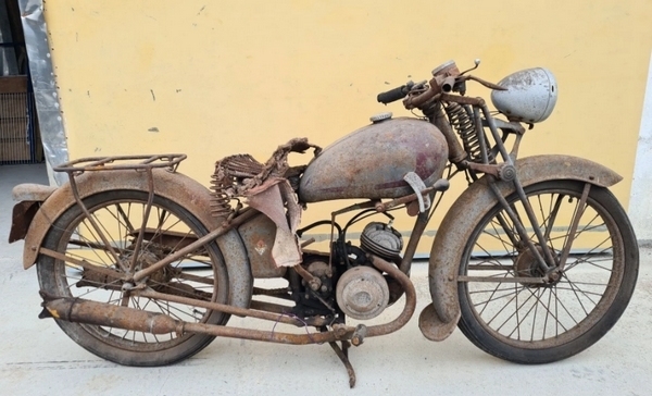 Auto-Moto 100cm3 (lot n°20)