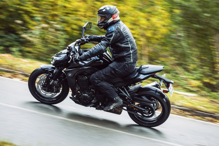 La Kawasaki Z1100 passe aux aides !