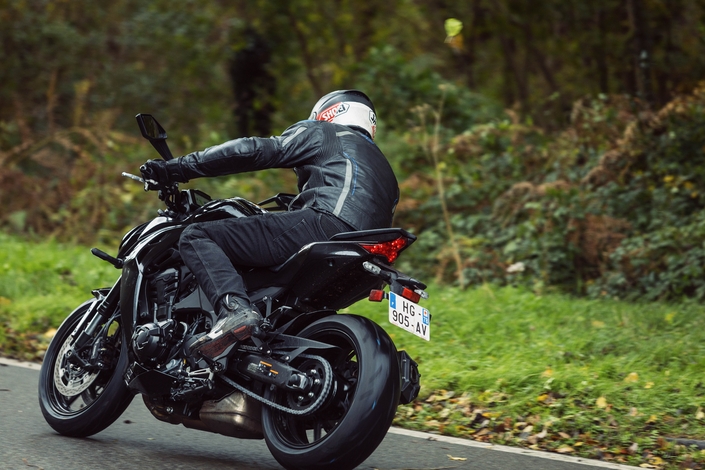 La Kawasaki Z1100 passe aux aides !