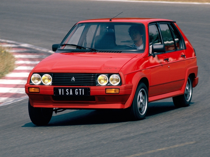 Ah, son physique la dessert, mais la Citroën Visa GTI, lancée en 1984, étonne par sa vigueur et sa rigueur dynamique. Une bombinette dont la cote explose...