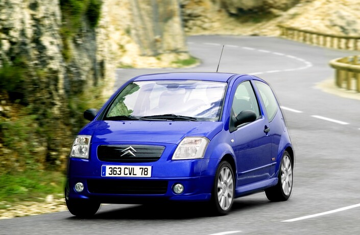 Nerveuse et rivée au sol, la Citroën C2 VTS est très efficace, mais elle a perdu le côté joueur de la Saxo VTS.