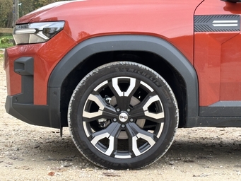 Les jantes 19 pouces sont en option sur le Bigster.