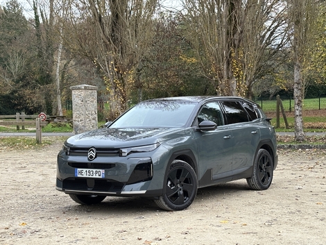 A l'image de l'ensemble du véhicule, la partie avant est nettement plus moderne que précédemment.