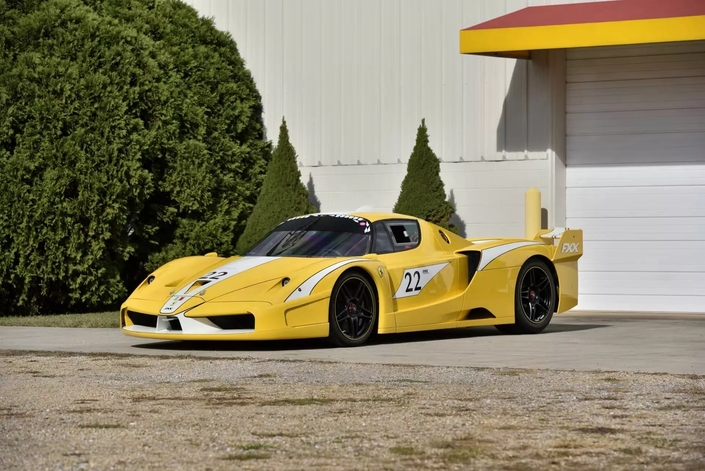 Une collection de Ferrari avec beaucoup de jaune