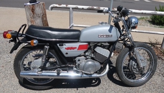 Suzuki T 350 cm3 1975 (lot n° 22)