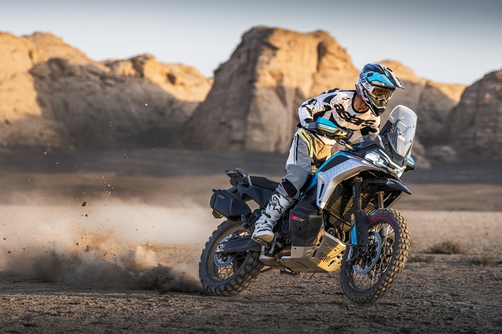 CFMoto muscle son offre avec un nouveau gros trail