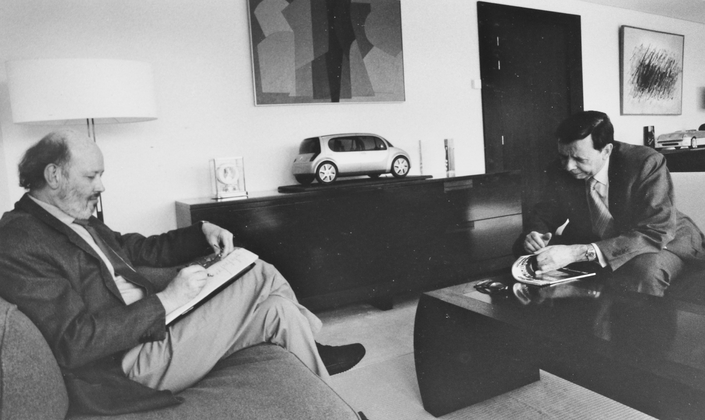 Louis Schweitzer dans son bureau de Boulogne-Billancourt, en 2004.