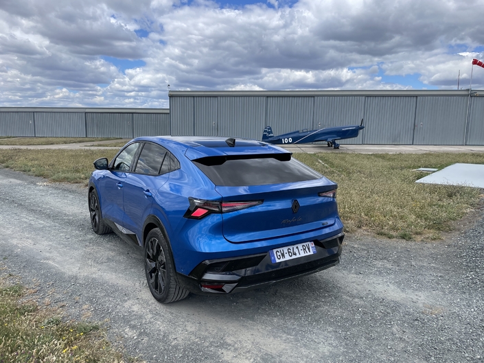 Il y a de belles remises sur le SUV Rafale ce mois-ci.