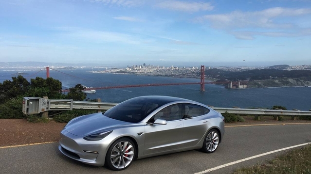 Tesla livre des images inédites de la Model 3