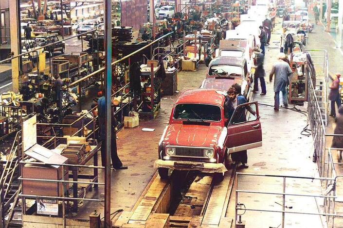 La R4 a été le premier modèle de Renault fabriqué en Slovénie, sur les chaînes d'assemblage de l'usine Revoz de Novo Mesto - Crédit Revoz.si