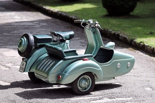 Vespa 125 cm3 1953 avec side-car (lot n° 37)
