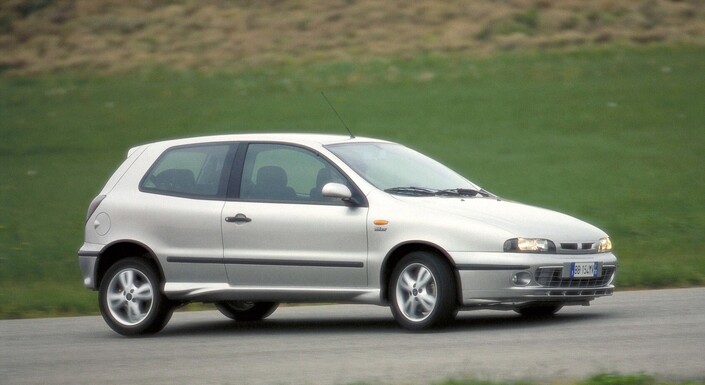 Comportement sain et accrocheur pour la Fiat Bravo HGT, dont le moteur chante bien. Mais le nez reste un peu lourd.