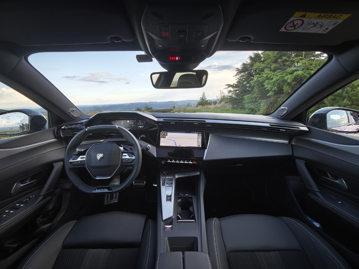 Le poste de conduite n’évolue pas d’un iota, sauf les graphismes de l’instrumentation.