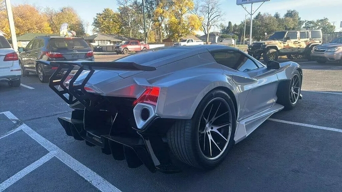 Dans une autre vie, cette voiture était une belle Corvette