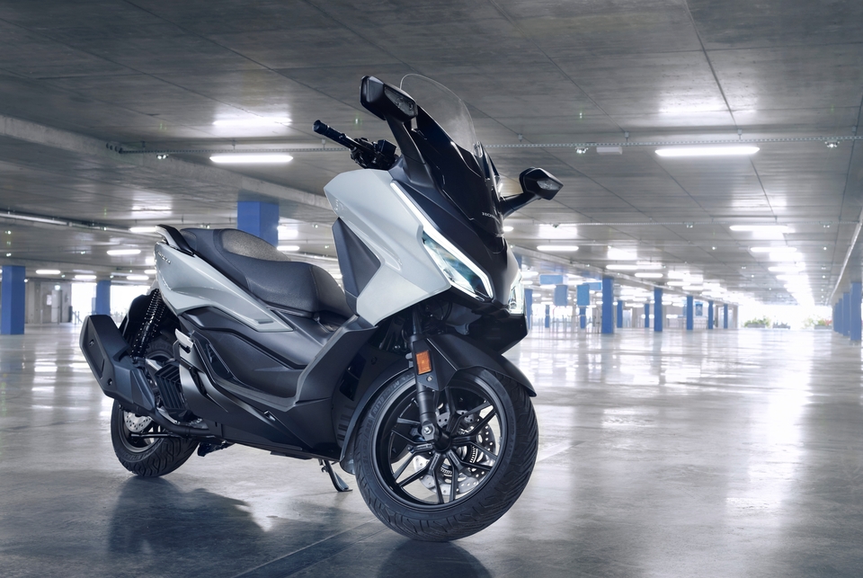 Salon De Milan 2022 le scooter Honda Forza 125 évolue en douceur