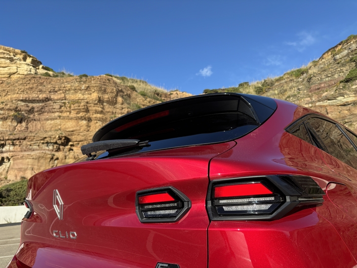 La nouvelle Renault Clio 6 est-elle aussi séduisante que la R5 ?