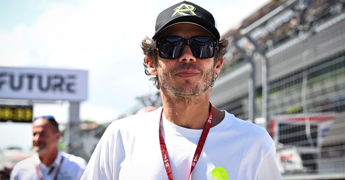 Valence, soirée de chaos : Valentino Rossi hué aux MotoGP Awards 2025, Marc Marquez appelle au respect