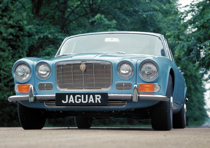 La XJ6 dans sa première version, phase I donc, en 1968. Quelle gueule ! 