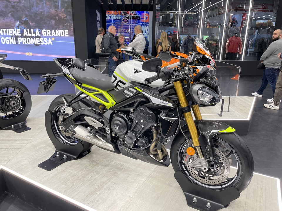 Triumph 765 Street Triple Moto2 édition 2023 - Fiche moto, avis