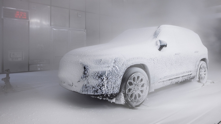 Avant sa présentation, les prototypes du Mercedes GLB EQ poursuivent leurs essais.