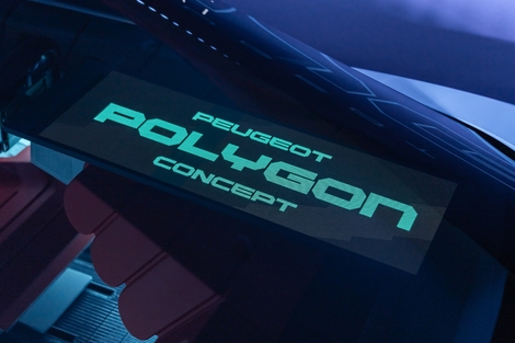 L'affichage tête haute mesure 31 pouces de diagonale.