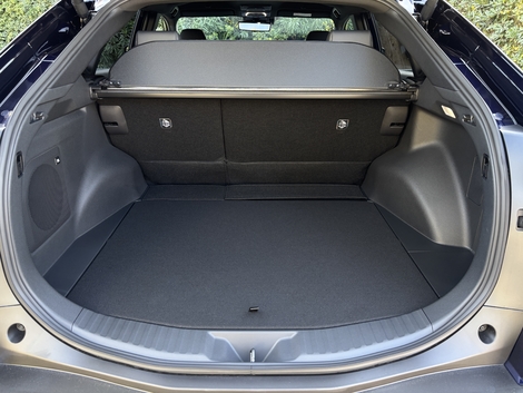 Le coffre contient 452 litres. Ce n’est pas le plus grand du marché. Malheureusement il n’y a pas de frunk (coffre avant).