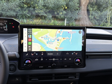 L’écran multimédia grandit. Il atteint 14''. Il fonctionne rapidement mais la présentation des menus gagnerait en clarté.