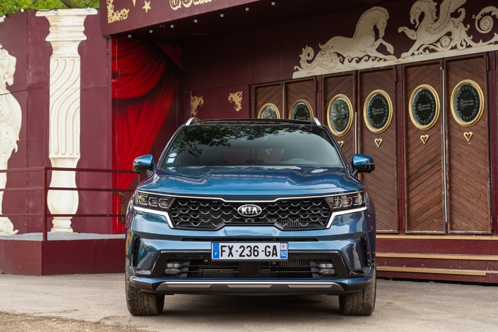 Kia Sorento PHEV : la solution anti-malus - Salon Caradisiac Electrique/hybride 2021