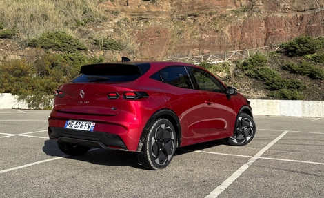 Élancée, la 6e génération favorisera moins les chargements à cause de sa lunette plus inclinée.