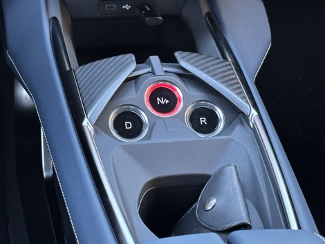 Il en est de même de la console centrale avec les commandes de la boîte de vitesses.