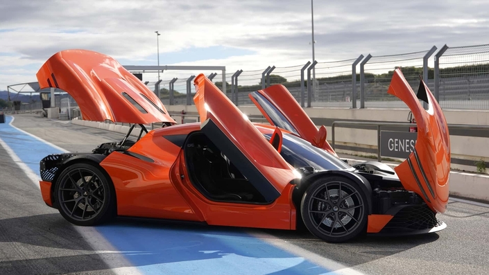 Oui, la voiture est ici sur le Circuit Paul Ricard.