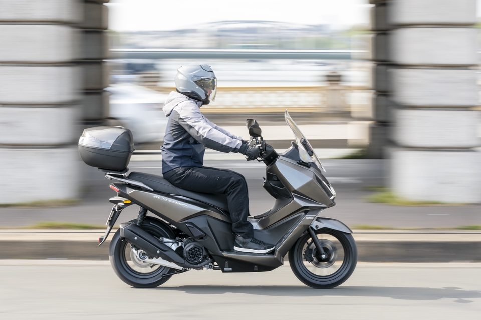 Kymco Skytown 125 Sur la route efficace et confortable