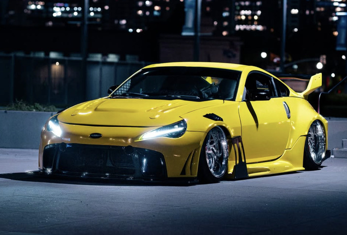 Des pièces de Porsche et de Toyota sur une Nissan