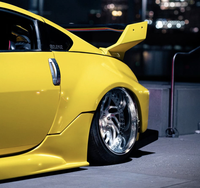 Des pièces de Porsche et de Toyota sur une Nissan