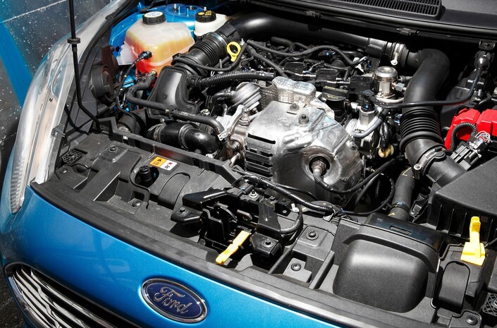 Le moteur Ecoboost est solidement fabriqué, mais voilà, sa courroie de distribution humide a tendance à se désagréger... Mieux vaut la changer avant 120 000 km, ce qui coûte malheureusement cher vu le manque d'accès.