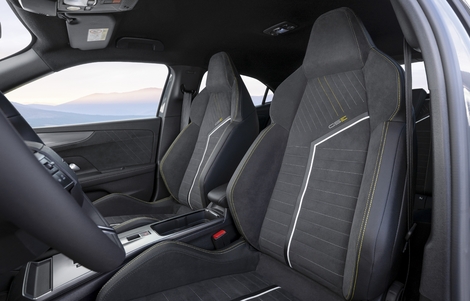 ...Mais il y a des sièges très enveloppants.