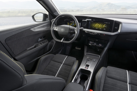 La planche de bord reste banale...